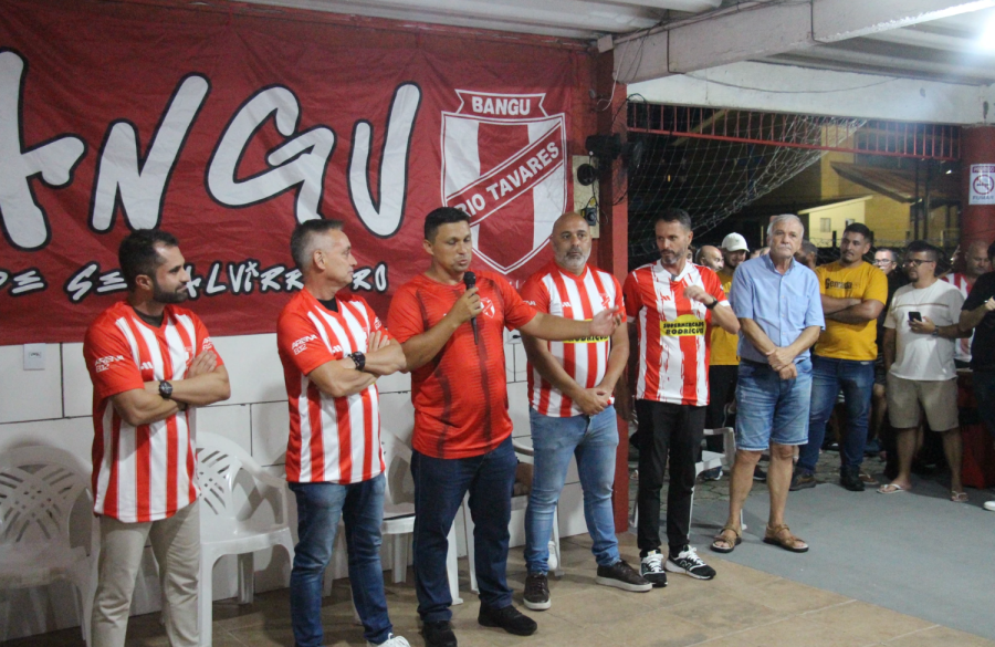 LUZES ACESAS NA ARENA BANGU, NO RIO TAVARES.