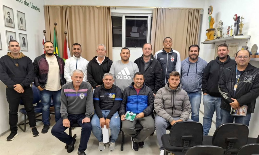 TREZE CLUBES NO MUNICIPAL DE FLORIPA 