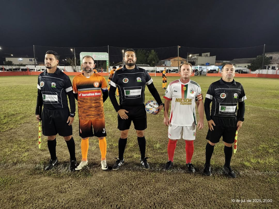 AMIGOS DA GELADA LARGA NA FRENTE POR VAGA NA FINAL DO QUARENTÃO 