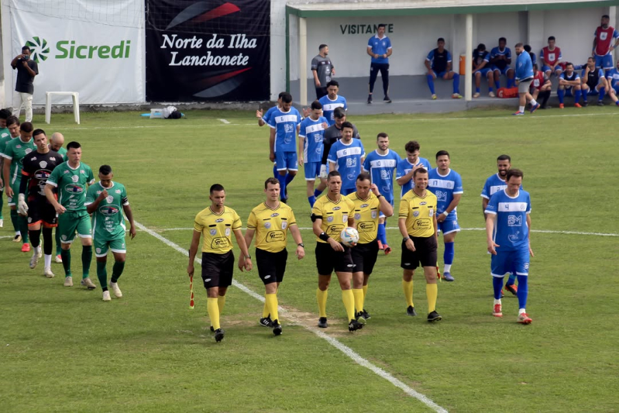 GRANDE FESTA DO FUTEBOL AMADOR MARCA A PRIMEIRA PARTIDA DA FINAL DE FLORIPA