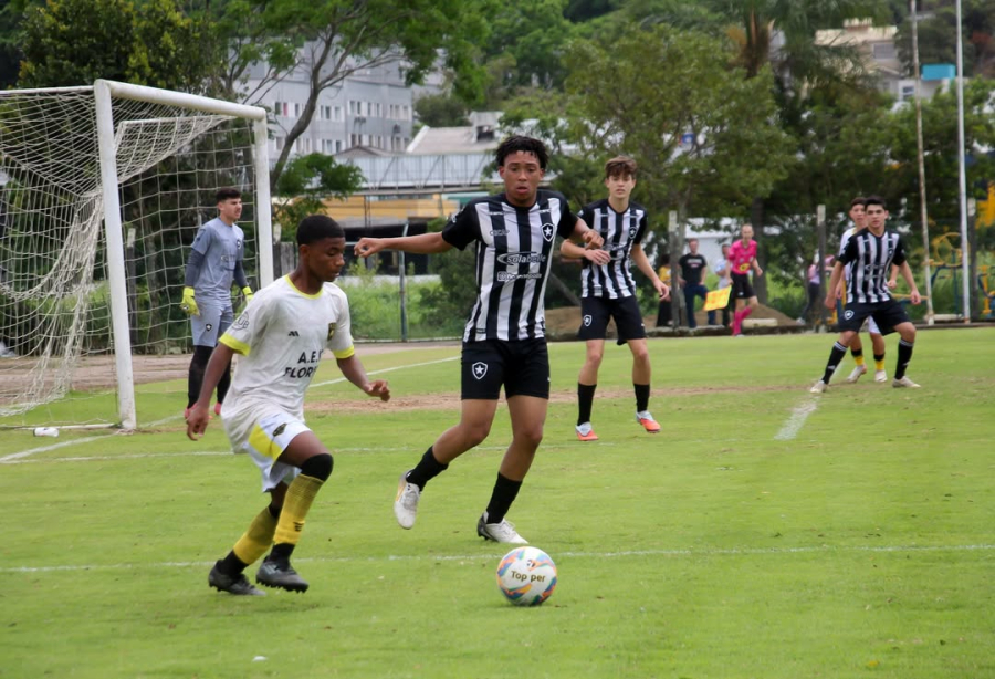 AEK FLORIPA LARGA NA FRENTE NA FINAL DO JUVENIL DA LIFF 
